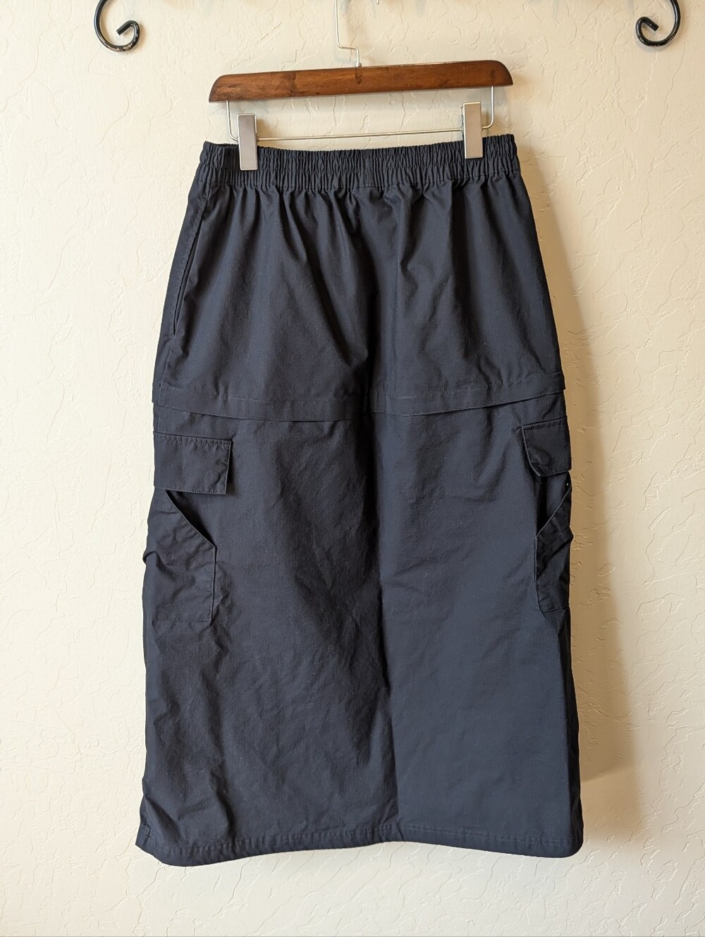 Nike Sportswear Essential Mid Rise Woven Cargo Midi Skirt - Picture 7 of 9